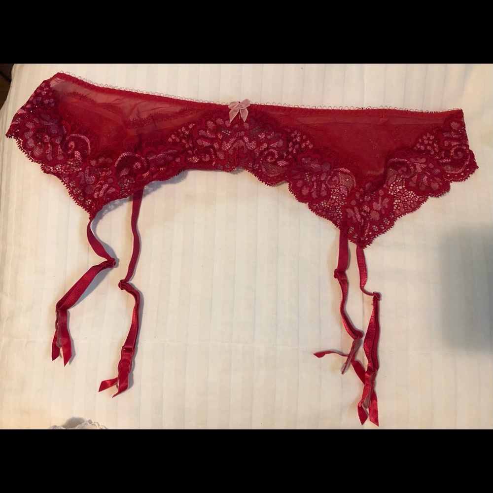 Victoria’s Secret Garter Belts, new!Size Medium/Large (& has adjustable back)